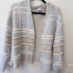 Anthropologie AKEMI + KIN Cozy Gray and Cream Plaid Women's Sweater
